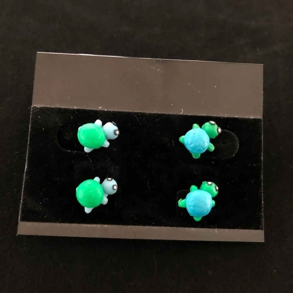 2 Pairs Turtle Pierced Earrings Whimsical‎ Fun Blue